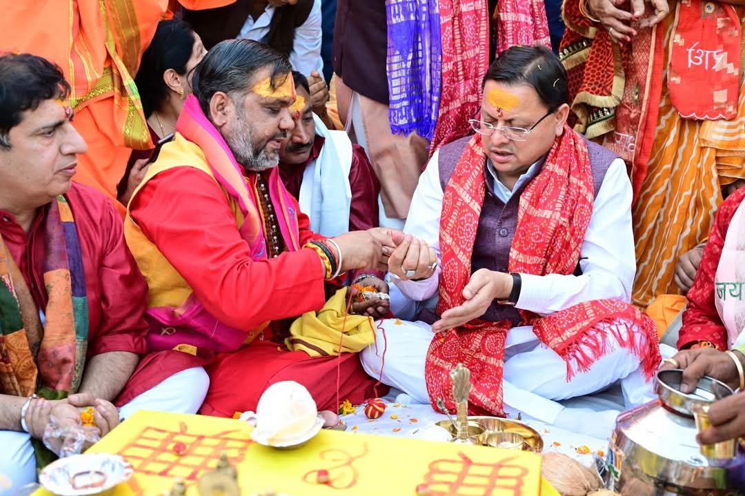 मुख्यमंत्री पुष्कर सिंह धामी ने रुड़की में मां गंगा आरती का किया शुभारंभ