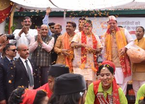 भाजपा मुख्यालय मे बिखरे होली के रंग, सीएम&hellip;