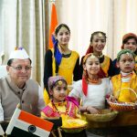 मुख्यमंत्री पुष्कर सिंह धामी ने बच्चों के साथ बड़ी धूमधाम के साथ मनाया लोकपर्व फूलदेई