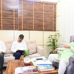 ग्राम्य विकास मंत्री गणेश जोशी ने पीएमजीएसवाई के अधिकारियों के साथ की विभागीय समीक्षा।