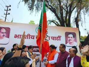 मुख्यमंत्री पुष्कर सिंह धामी पहुंचे भाजपा मुख्यालय, स्थापना&hellip;