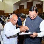 मुख्यमंत्री पुष्कर सिंह धामी ने विभिन्न क्षेत्रों से आए लोगों की समस्याओं को सुना, किया समाधान