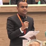 टिहरी जिले के जिलाधिकारी मूयर दीक्षित ने नई दिल्ली में कैबिनेट सचिव के सम्मुख दिया उदबोधन