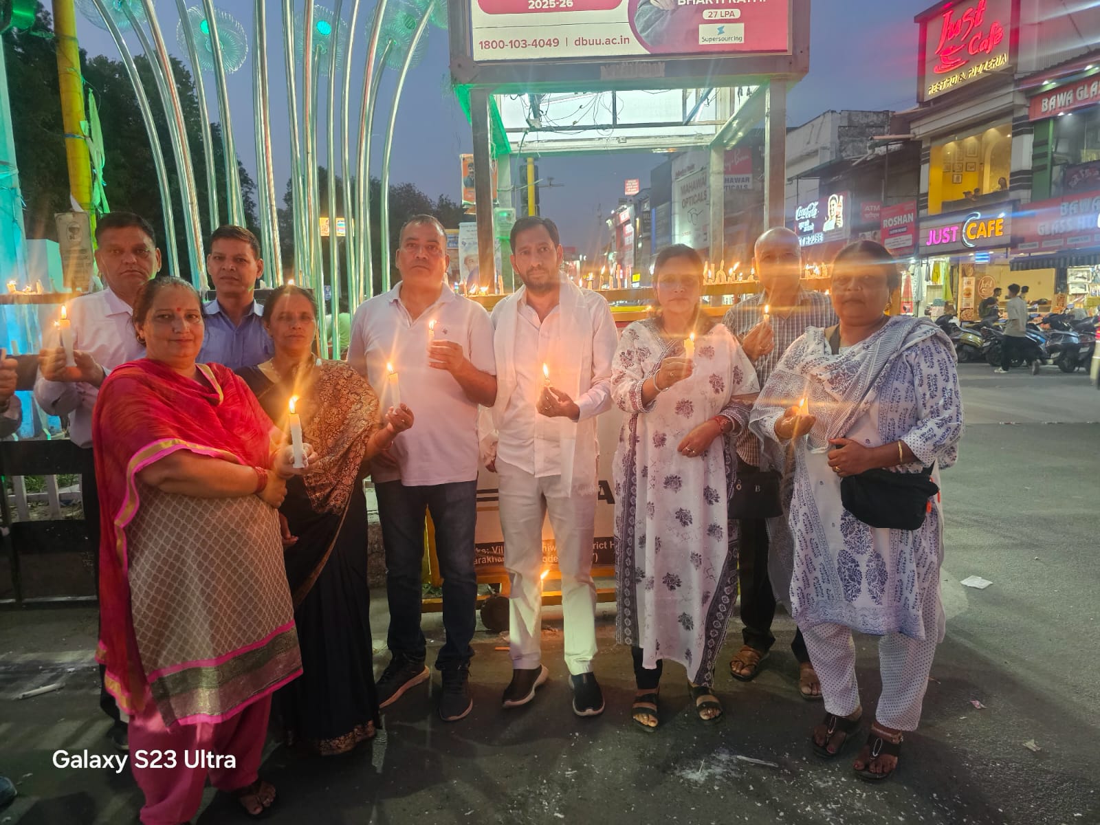 राष्ट्रवादी रीजनल पार्टी गांधी पार्क से निकाला कैंडल मार्च, पहलगाम आतंकी हमले में शहीदों को दी श्रद्धांजलि
