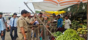 निरंजनपुर मण्डी मे बाहरी व्यक्तियों के सत्यापन हेतु&hellip;