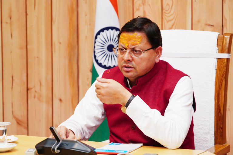 मुख्यमंत्री पुष्कर सिंह धामी ने नैनीताल दुष्कर्म पीड़िता के परिजनों को दी सांत्वना, न्याय और सुरक्षा का दिया आश्वासन