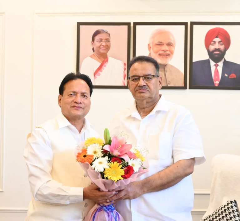 पंतनगर विश्वविद्यालय के कुलपति ने कृषि मंत्री गणेश जोशी से की भेंट, कृषि अनुसंधान को लेकर हुई विस्तृत चर्चा।