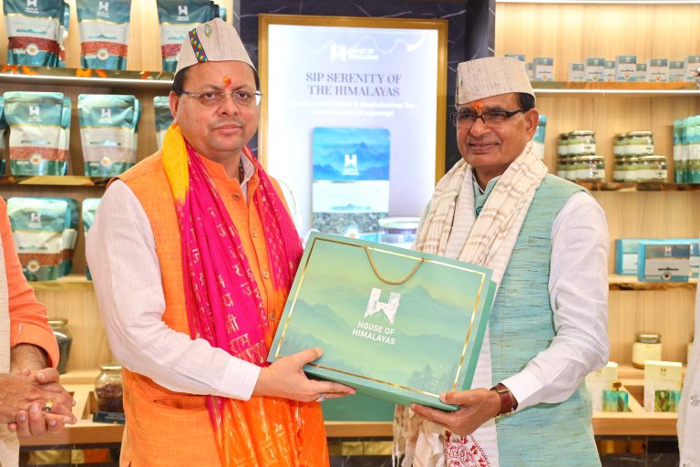 केंद्रीय मंत्री शिवराज सिंह चौहान ने जौलीग्रांट एयरपोर्ट में “हाउस ऑफ हिमालयाज” के स्टोर का किया शुभारंभ।