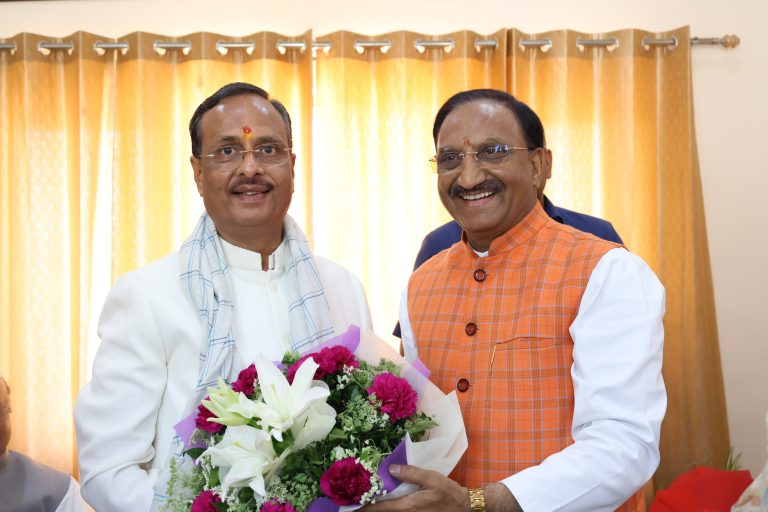 यूपी के पूर्व उपमुख्यमंत्री एवं राज्यसभा सांसद दिनेश शर्मा ने लेखक गांव का किया भ्रमण, कही ये बात