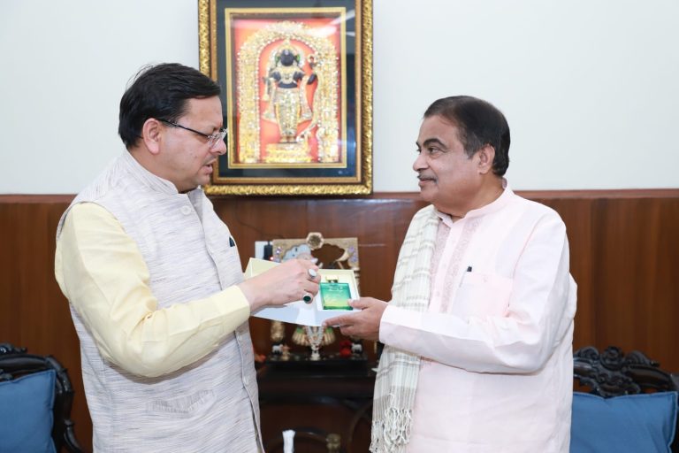 मुख्यमंत्री पुष्कर सिंह धामी ने केंद्रीय मंत्री नितिन गडकरी से की मुलाकात, ये किया अनुरोध