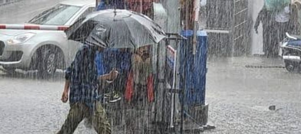 देहरादून में देर शाम हुई झमाझम बारिश से मौसम हुआ सुहाना, जानिए इन जिलों के लिए अलर्ट है जारी