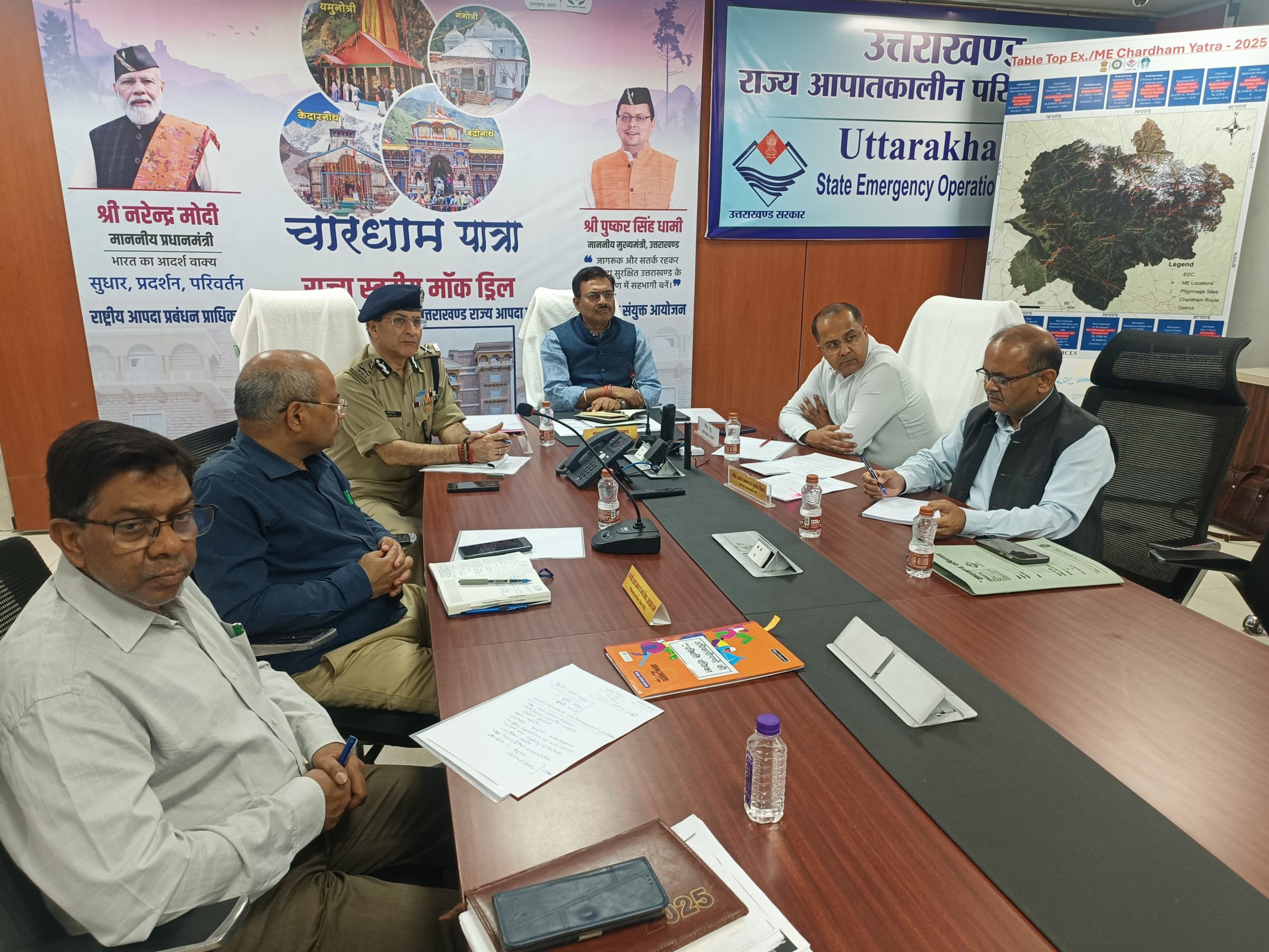 देर रात कंट्रोल रूम पहुंचे मुख्य सचिव आनंद बर्धन,व्यवस्थाओं का लिया जायजा 