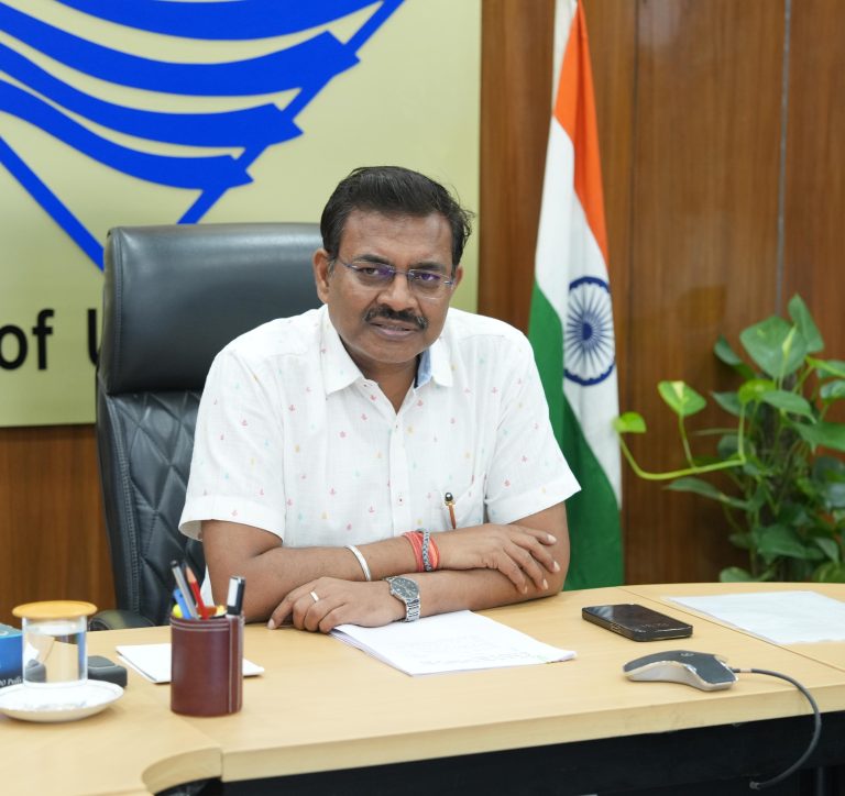 मुख्य सचिव आनन्द बर्द्धन ने कैंचीधाम में यातायात व्यवस्था के सम्बन्ध में अधिकारियों की ली बैठक
