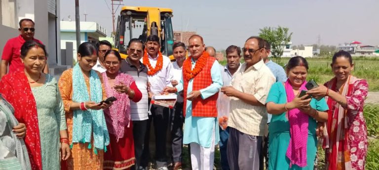 डोईवाला नगर पालिका अध्यक्ष नरेंद्र सिंह नेगी ने वार्ड संख्या-2 में मार्ग का किया शुभारंभ