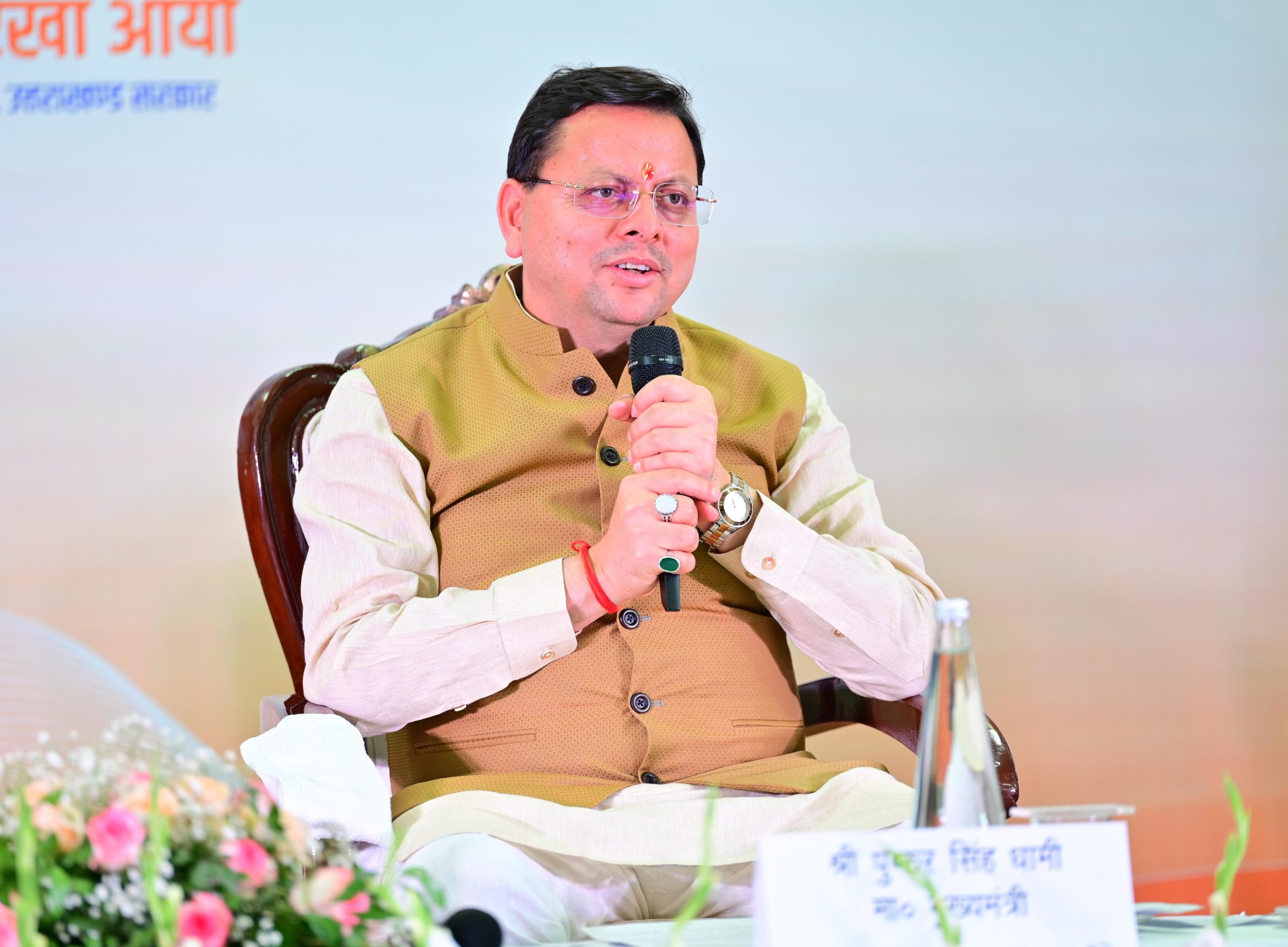 मुख्य सेवक संवाद में युवक…