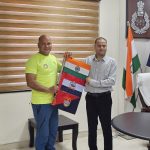 सेनानायक अर्पण यदुवंशी ने पर्वतारोही मुख्य आरक्षी राजेन्द्र नाथ को माउंट एवरेस्ट आरोहण अभियान के लिए किया रवाना