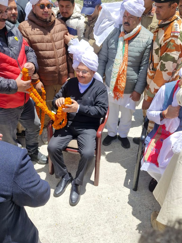 केंद्रीय स्वास्थ्य मंत्री जेपी नड्डा पिथौरागढ़ में आदि कैलाश ओम पर्वत भ्रमण के तहत गुंजी पहुंचे