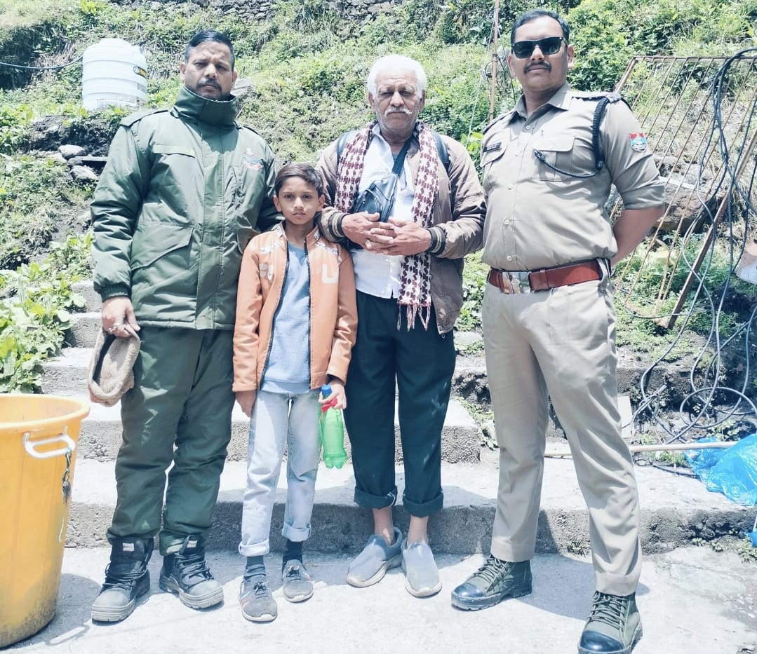 रुद्रप्रयाग पुलिस ने कराया नाना और नाती का मिलन