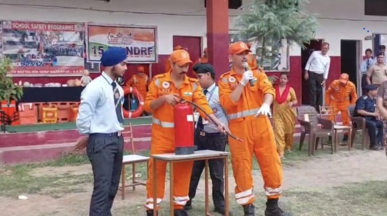 महर्षि घोष इंटर कॉलेज में छात्रों को आपदा प्रबंधन का  प्रशिक्षण दिया गया