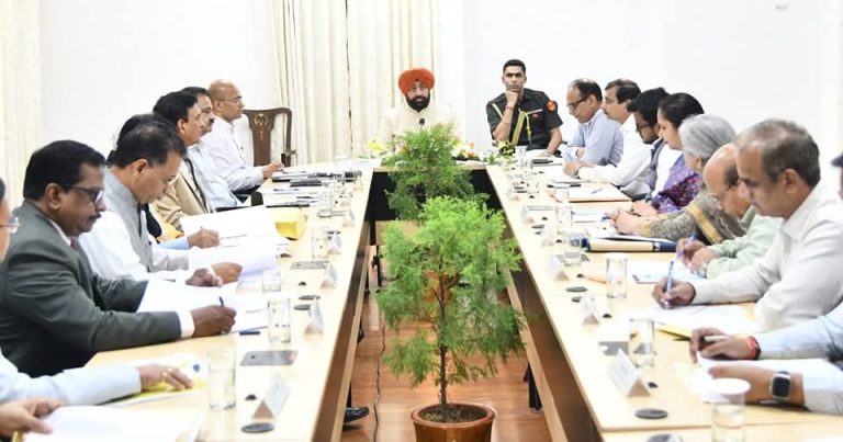 राज्यपाल गुरमीत सिंह ने निजी विश्वविद्यालयों से पलायन रोकने में सहयोग करने का आह्वान किया