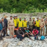पूलना गांव के पास जंगल में फंसे पांच व्यक्तियों को SDRF ने बचाया