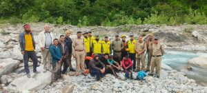 पूलना गांव के पास जंगल में फंसे पांच&hellip;