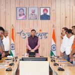 मुख्यमंत्री पुष्कर सिंह धामी ने विमान हादसे में जान गंवाने वाले लोगों को दी श्रद्धांजलि