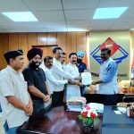 चारधाम में हेलीकॉप्टर हादसों पर कांग्रेस गंभीर, मुख्य सचिव को सौंपा छह सूत्रीय ज्ञापन